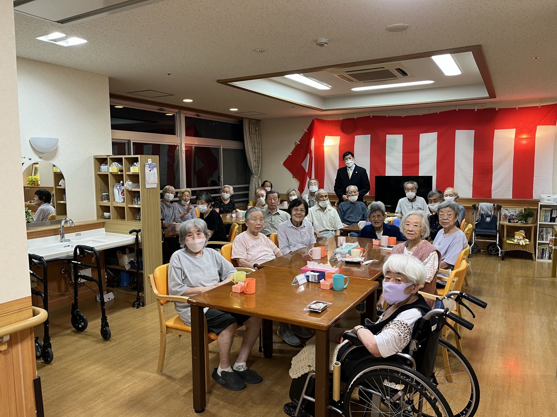 笑顔の集いの食堂風景