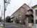 落ち着いた外観の建物