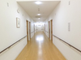 介護施設の明るい廊下
