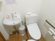 介護施設の明るいトイレ空間