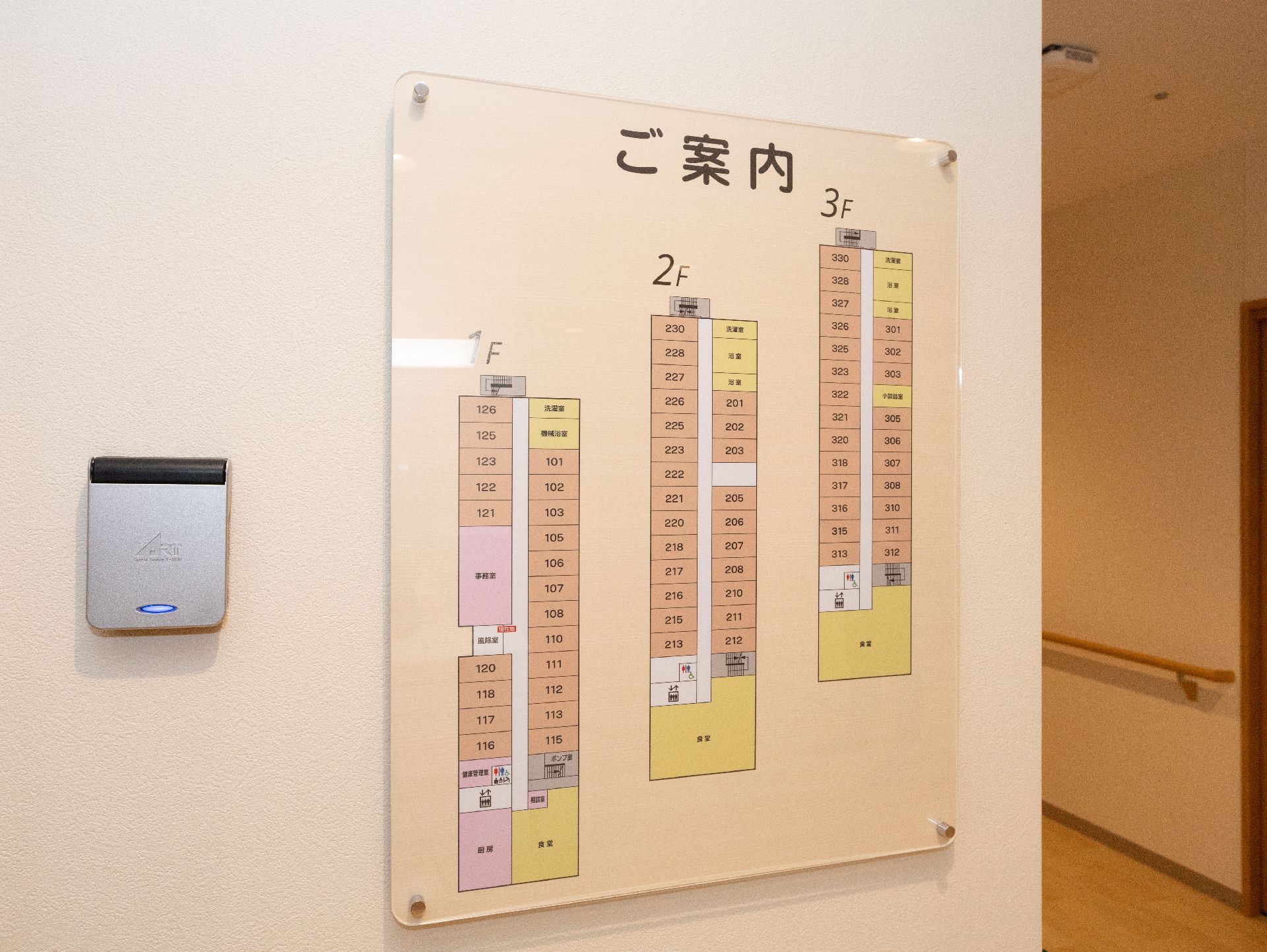 廊下に設置された館内地図