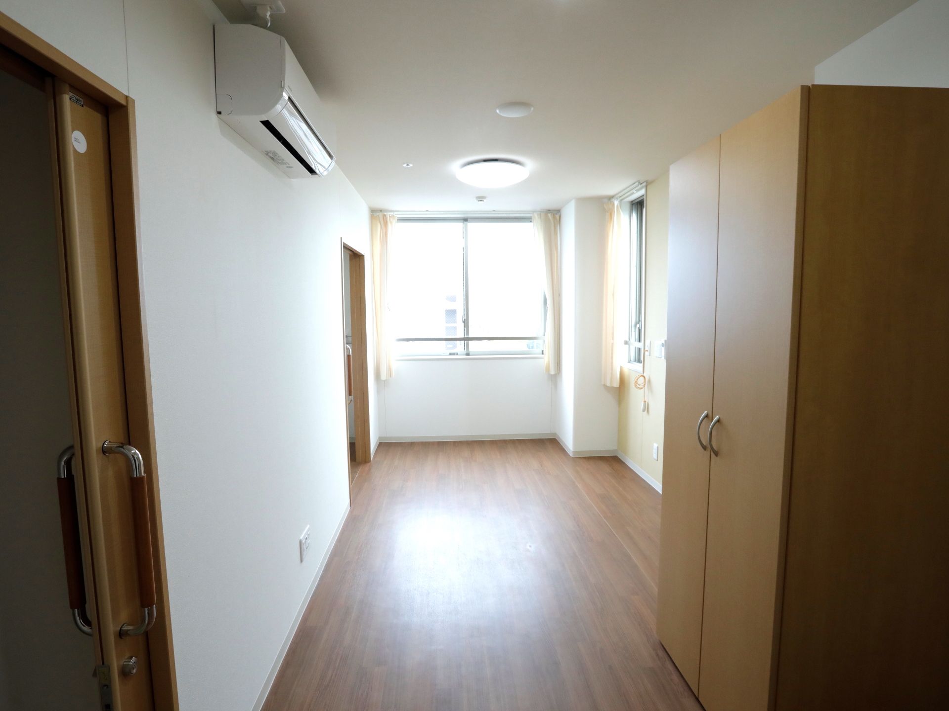 面積が広く、家具を多く設置することのできる居室