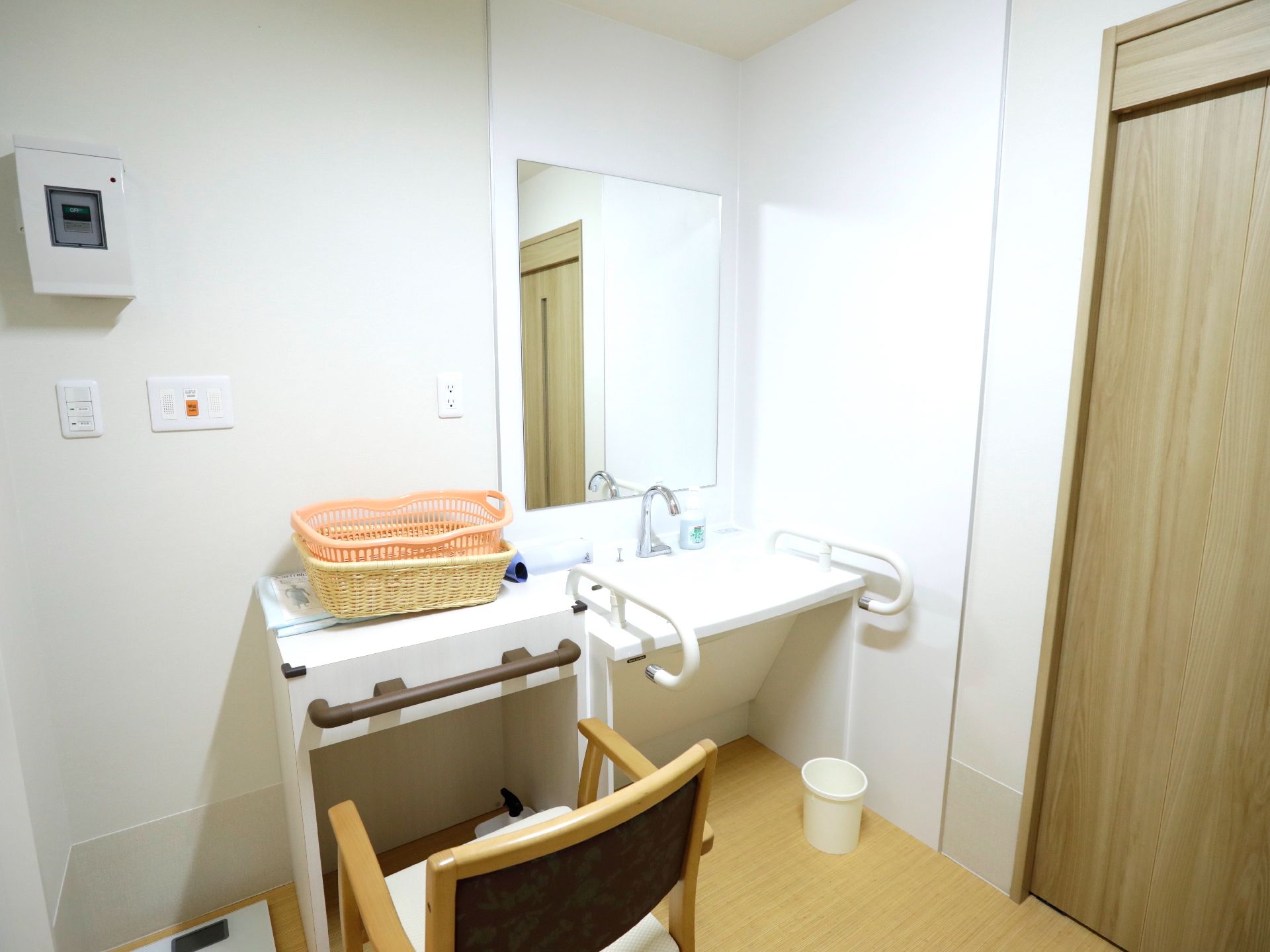 居室内に設置されている、利用者様が自由に使用できる洗面台