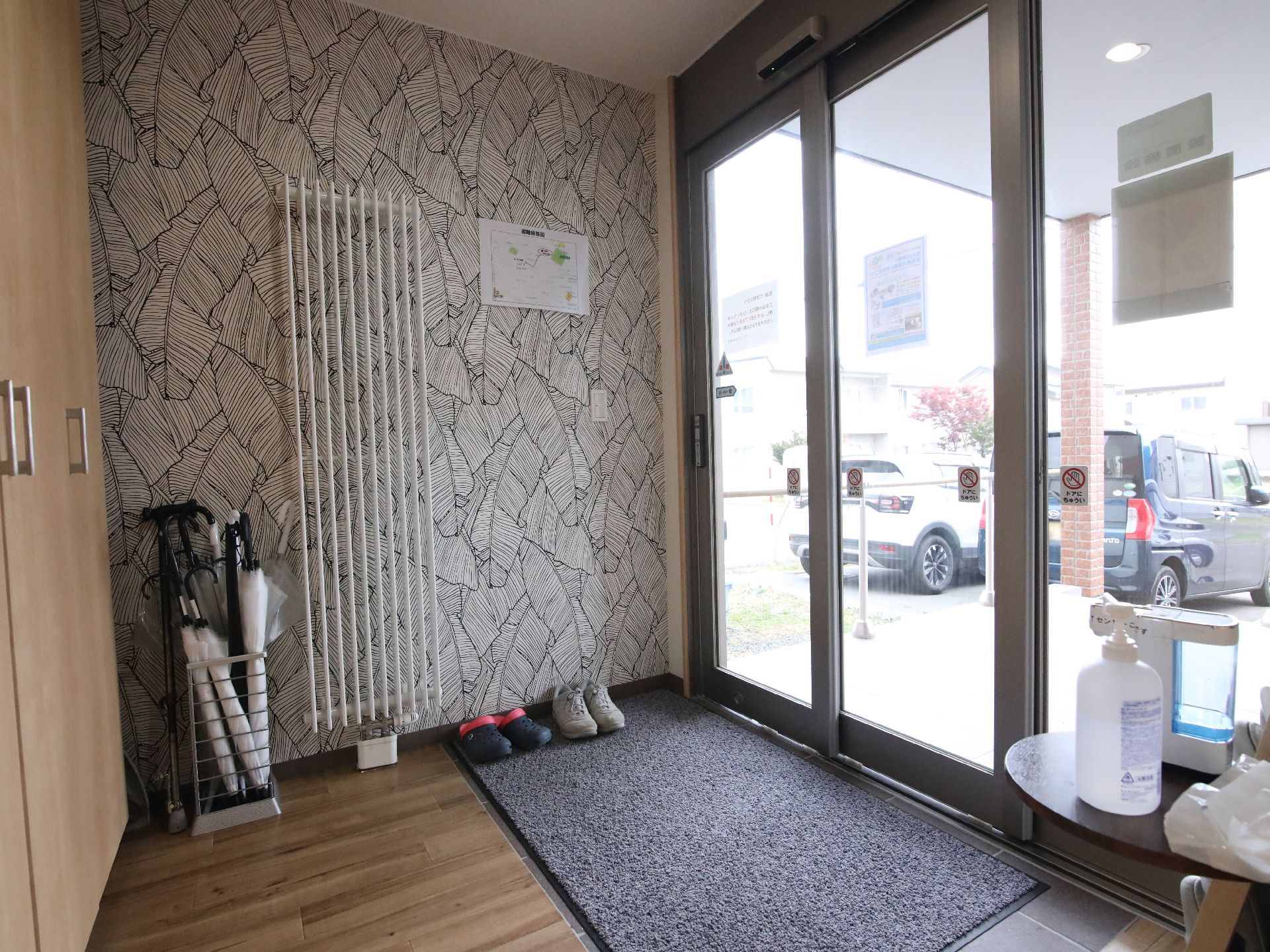 段差ができる限り解消され、車椅子の方も通行しやすい玄関