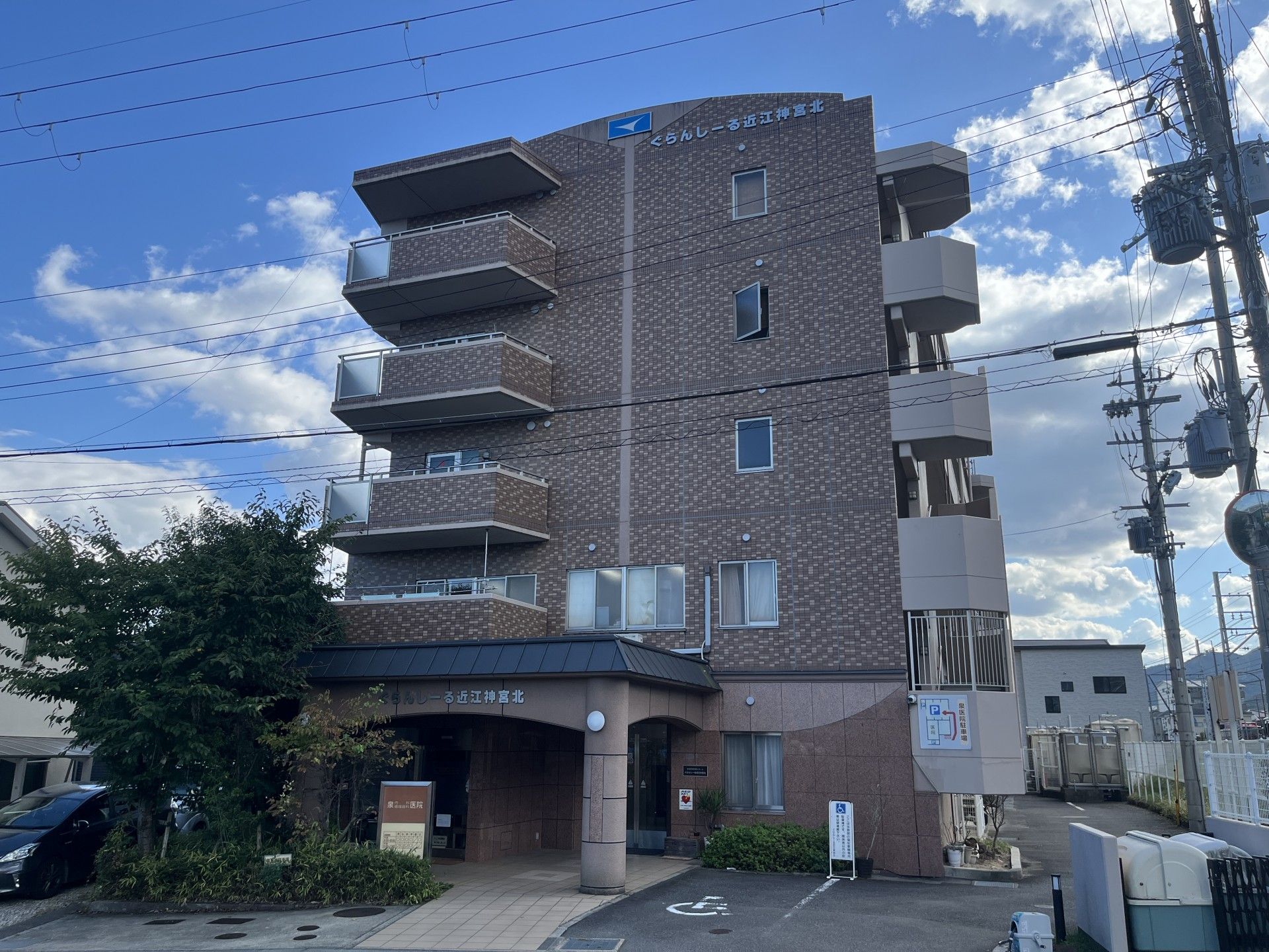 多階層の建物外観