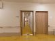 明るく広々とした廊下