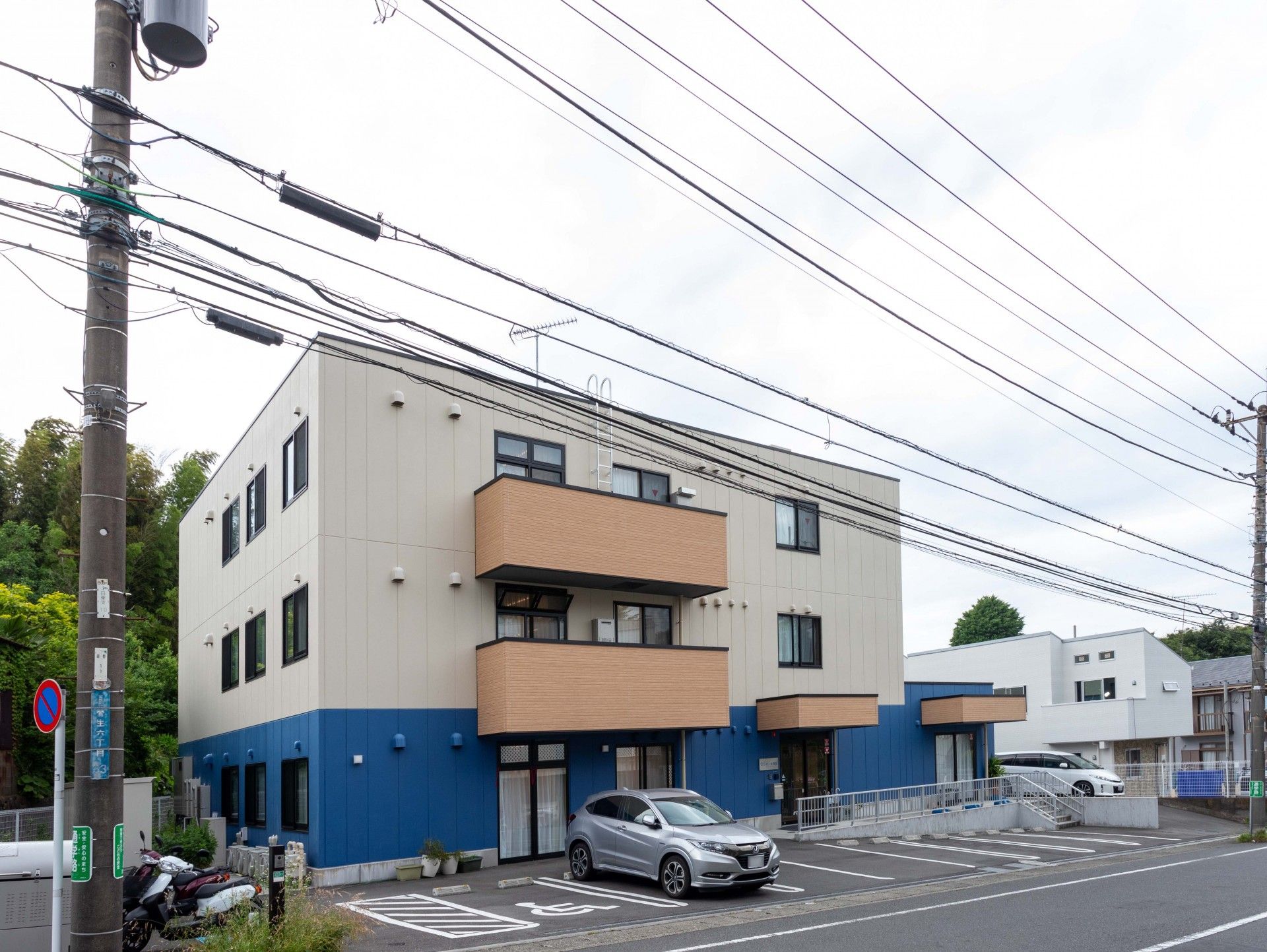 多機能な建物外観