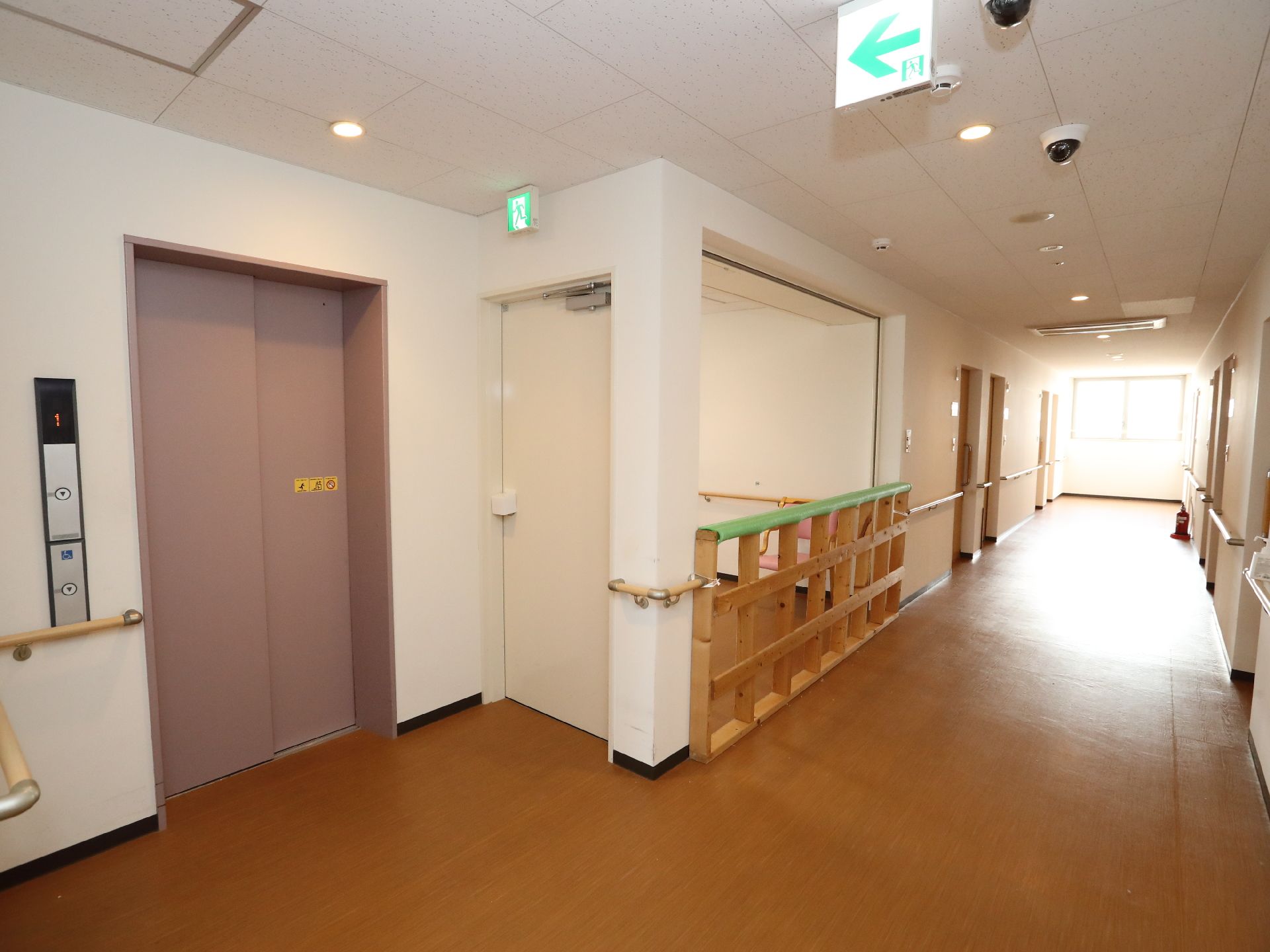 エレベーターが完備されている館内