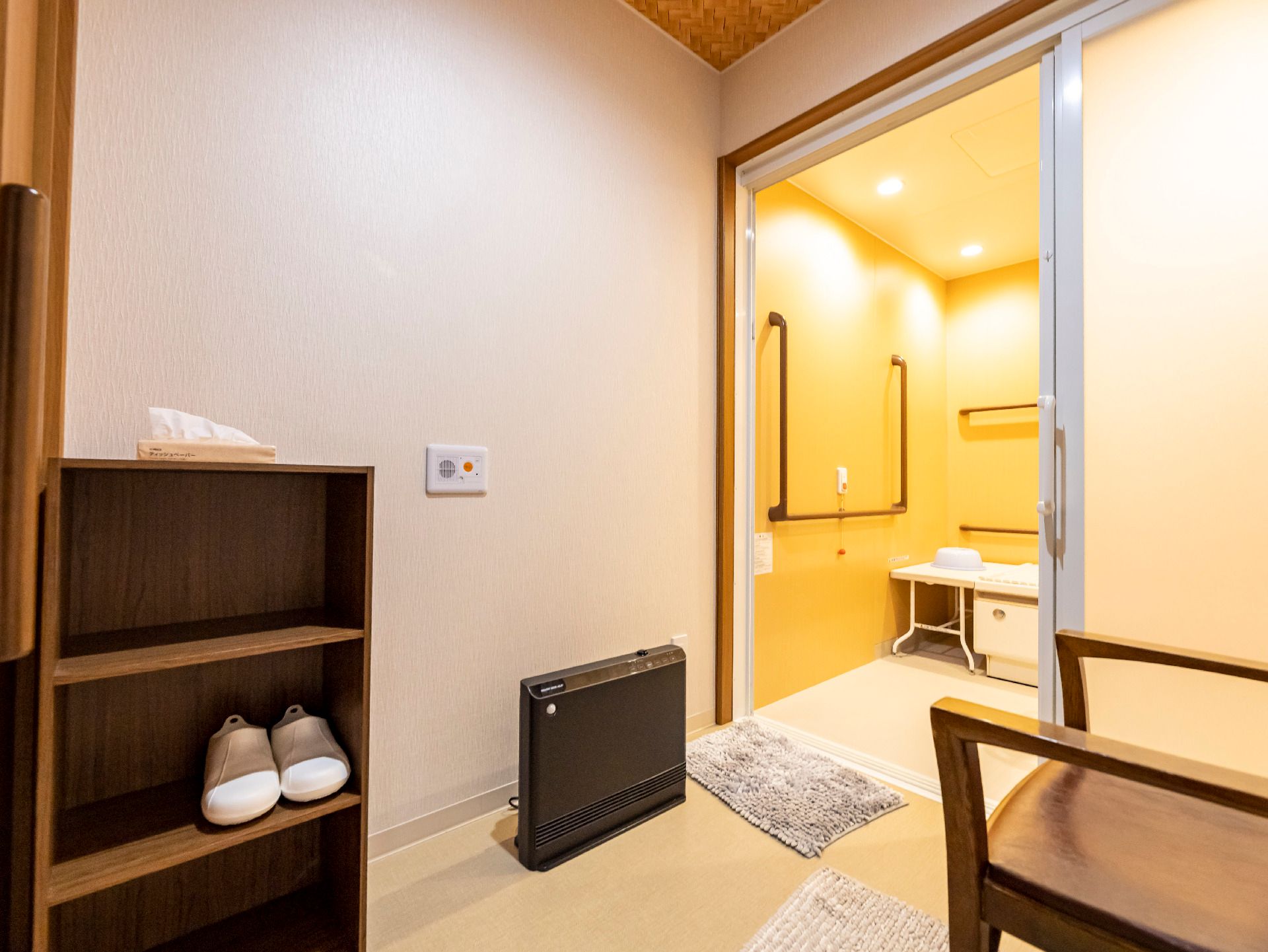要介護度が軽度の方が利用する手すりがついた個浴用の浴槽