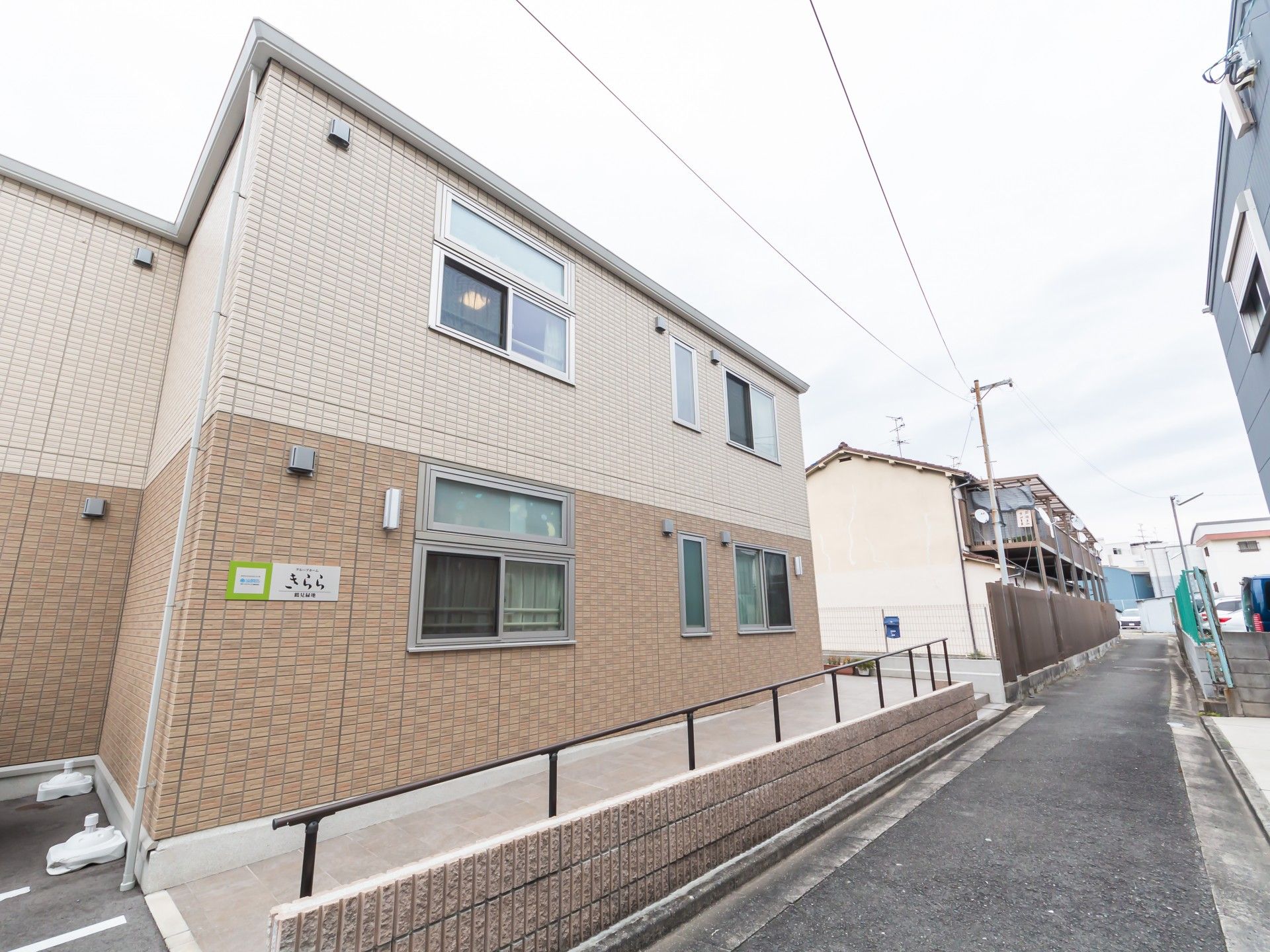 新築そうな建物の外観