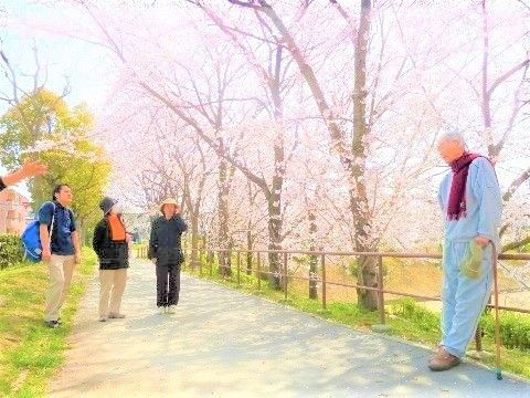 ラ・プラス鶴が沢のレクリエーション。定期的にスタッフと一緒にお出かけをお楽しみいただける外出イベントがございます。