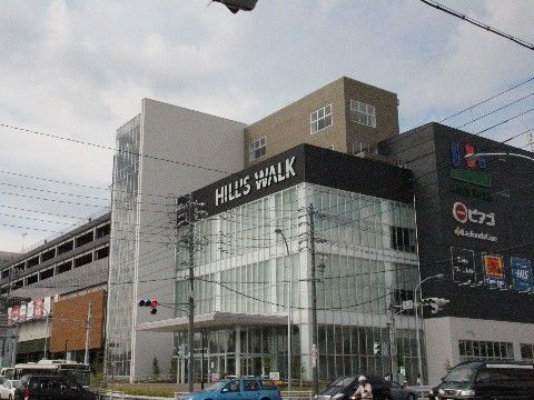 ラ・プラス鶴が沢の周辺環境。商業施設が施設周辺には沢山ございます。気分転換にご利用いただけます。