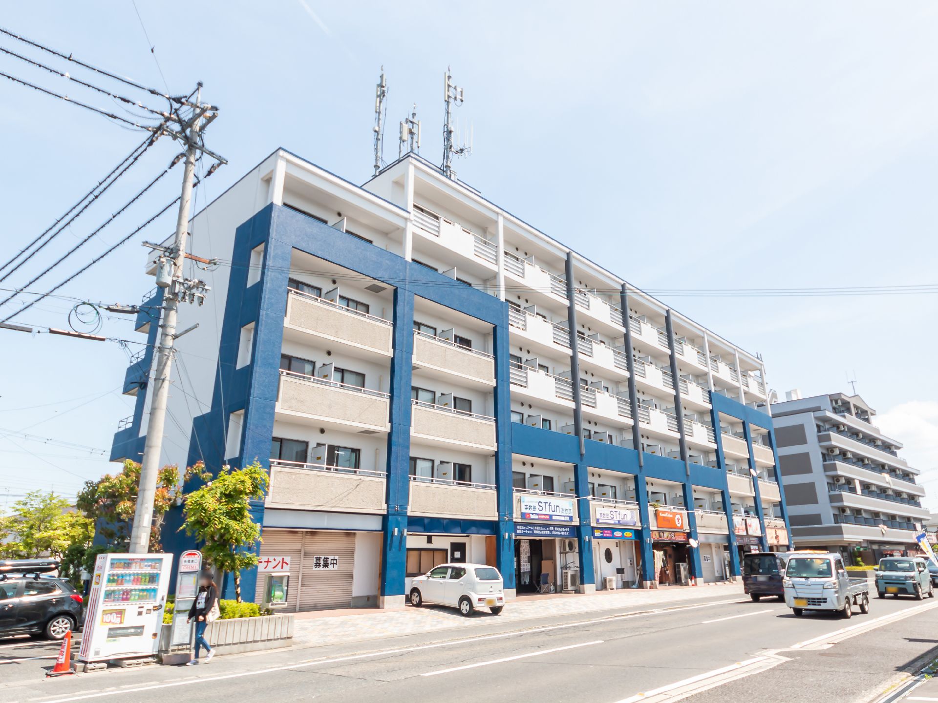 マンションのような雰囲気の住宅型有料老人ホームの外観