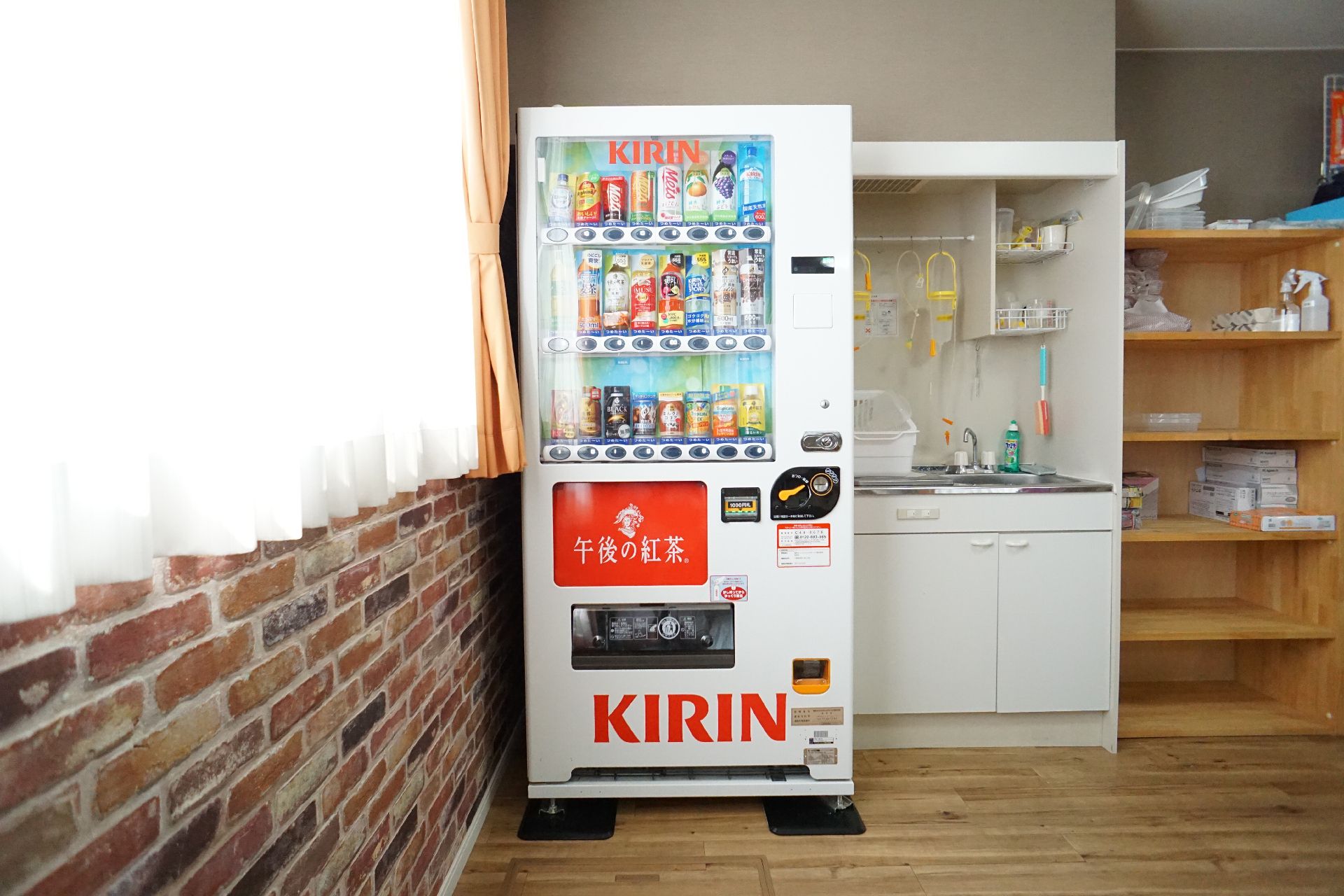 共有スペースに設置された自動販売機