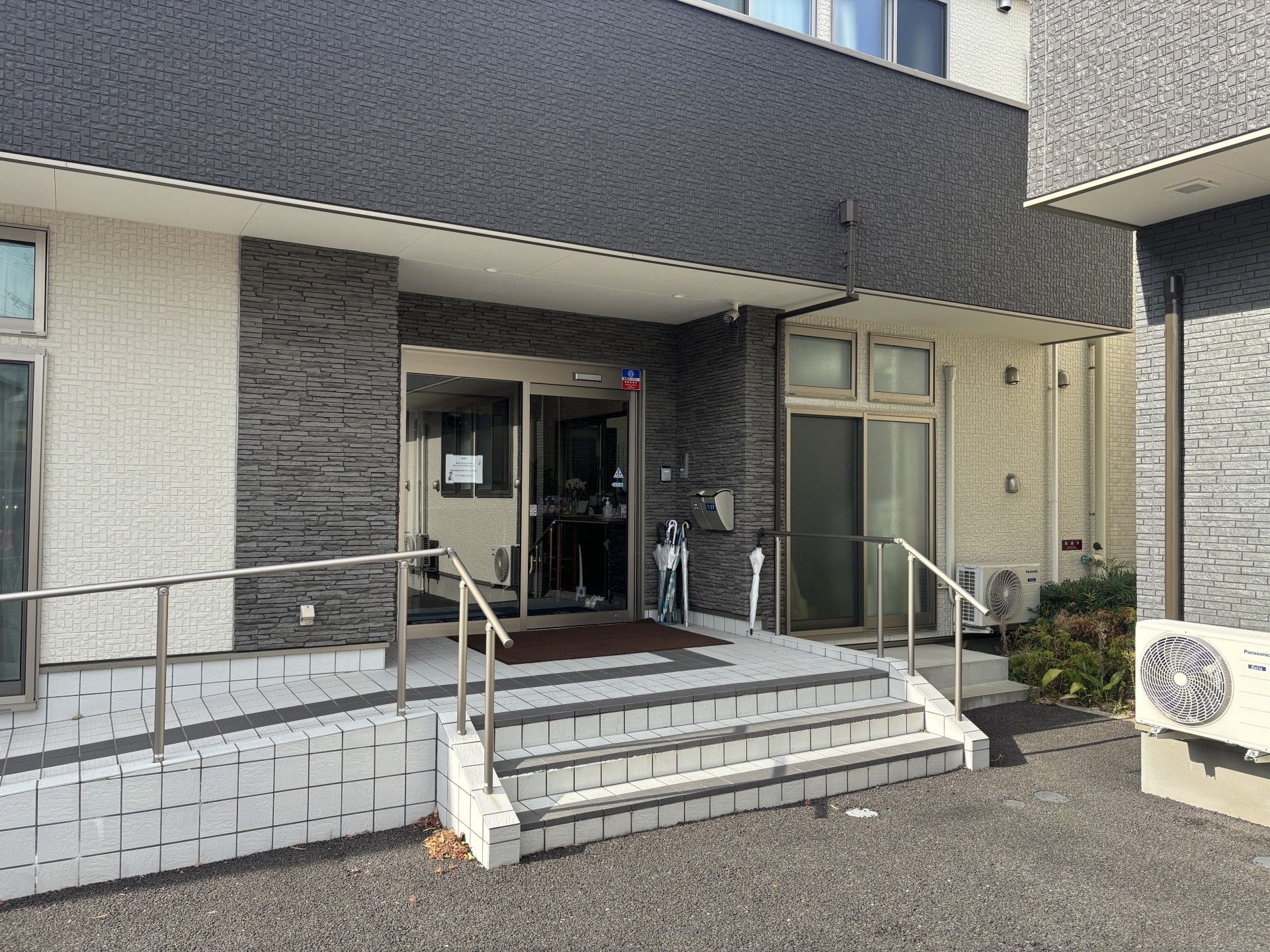 エントランスの外観
