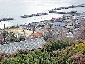 海の見える町中景色