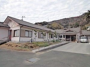 広々とした施設の外観