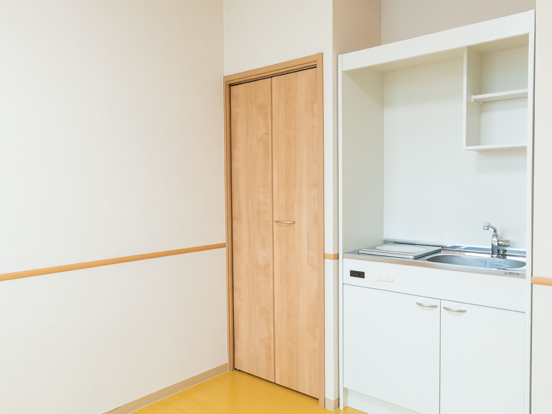 面積が広く、介護ベッドや家具類を置いても狭さを感じない居室