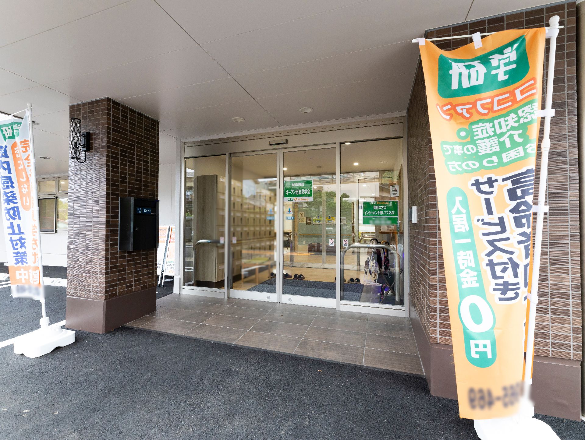 段差が一切なく、車いすの方がスムーズに通行できる玄関