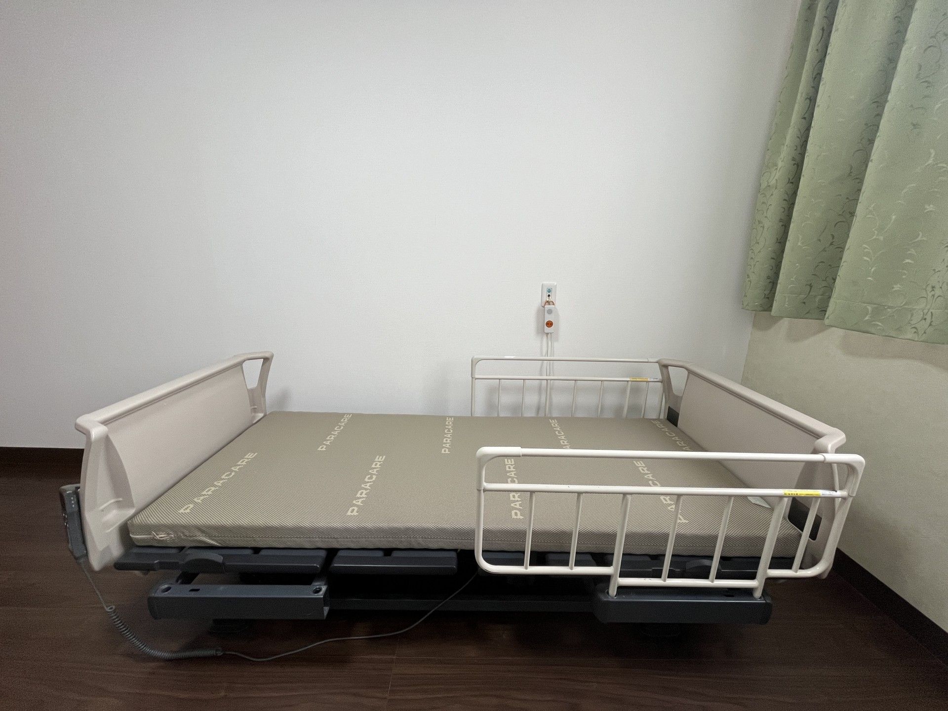 安全なベッドの寝室