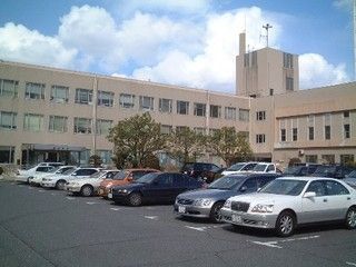 ラ・プラス青山の周辺環境。区役所も近くにございます。日々お気軽に公的なサービスがお受けいただけます。