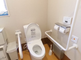 バリアフリーのトイレ設備が整った部屋
