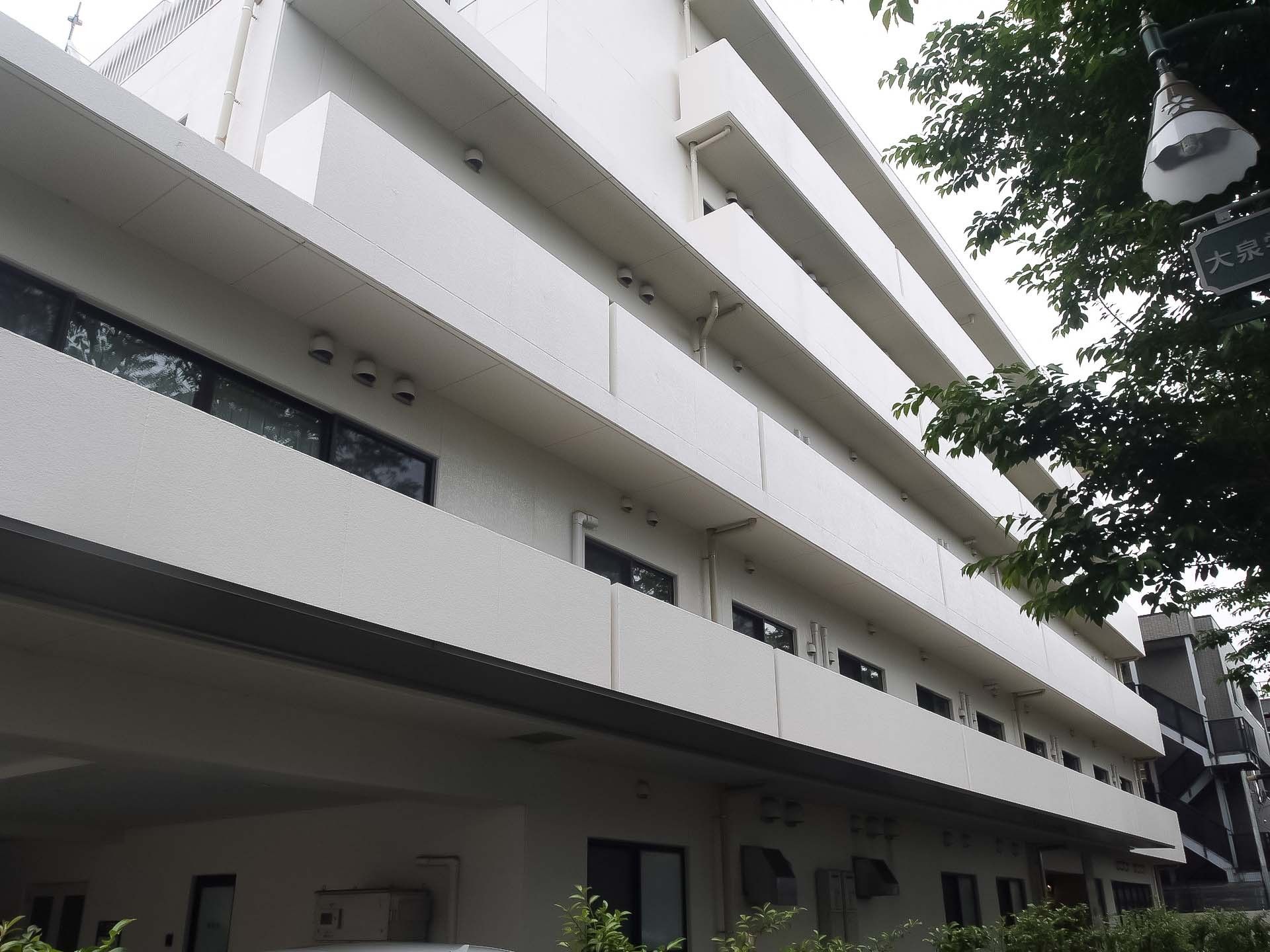 多階層の建物外観