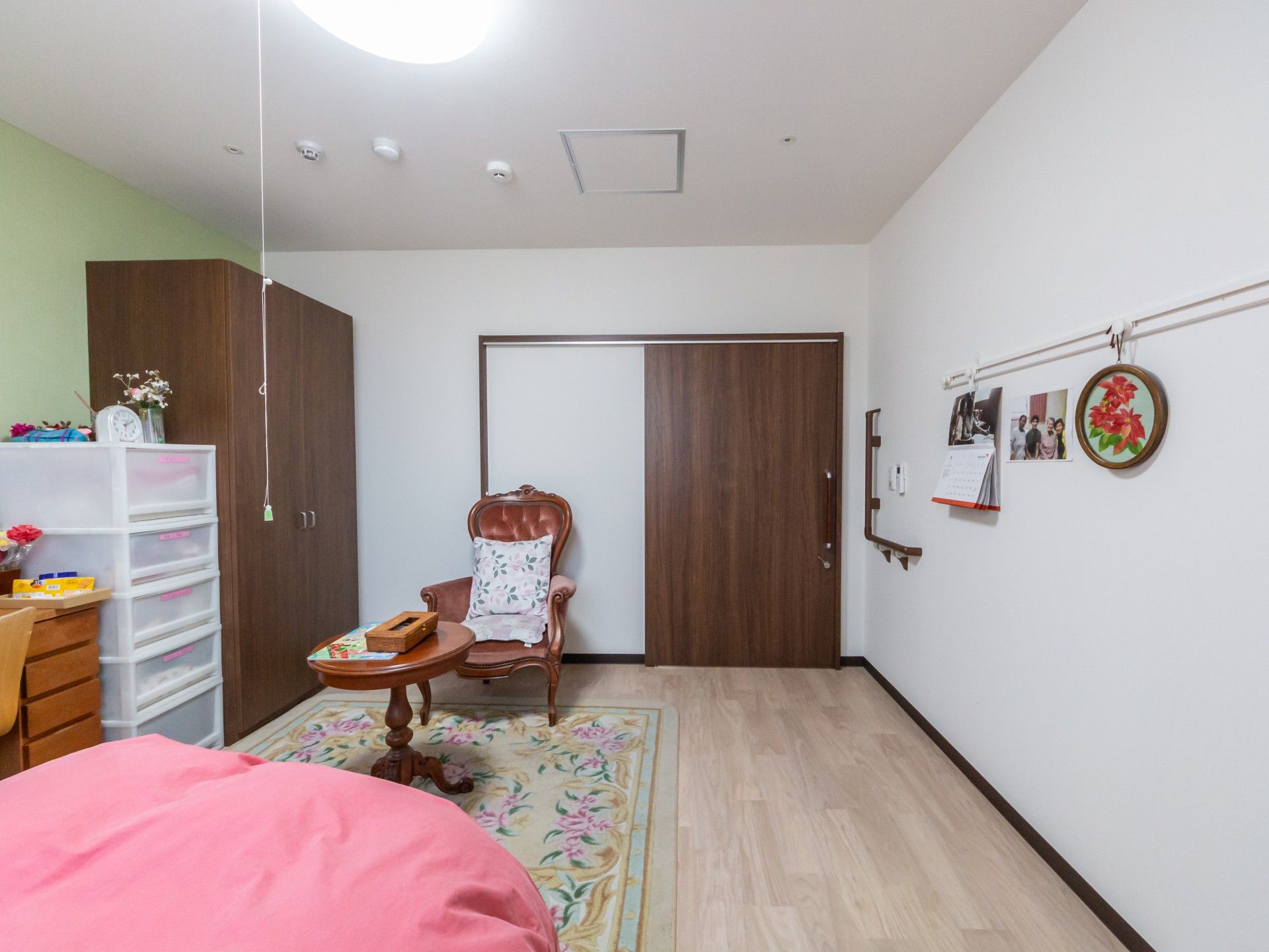 落ち着いた雰囲気の居室