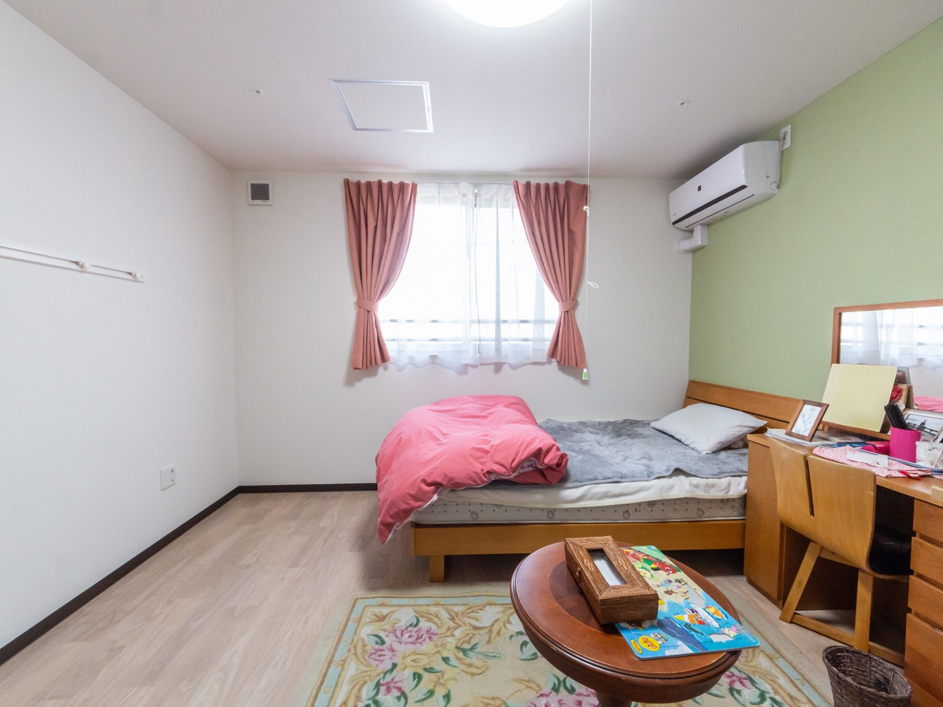 落ち着いた個室の様子