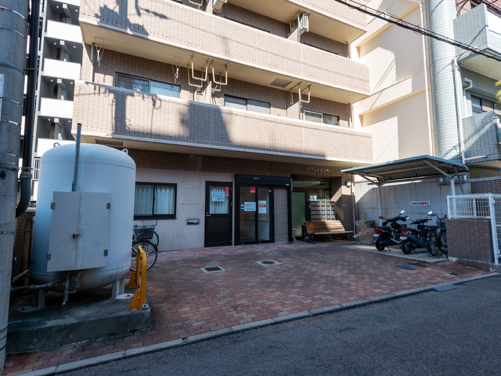 全室個室の施設外観