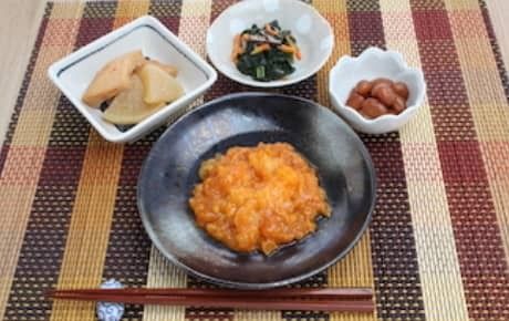 金時豆の甘煮や大根の煮物などが付いたメニュー