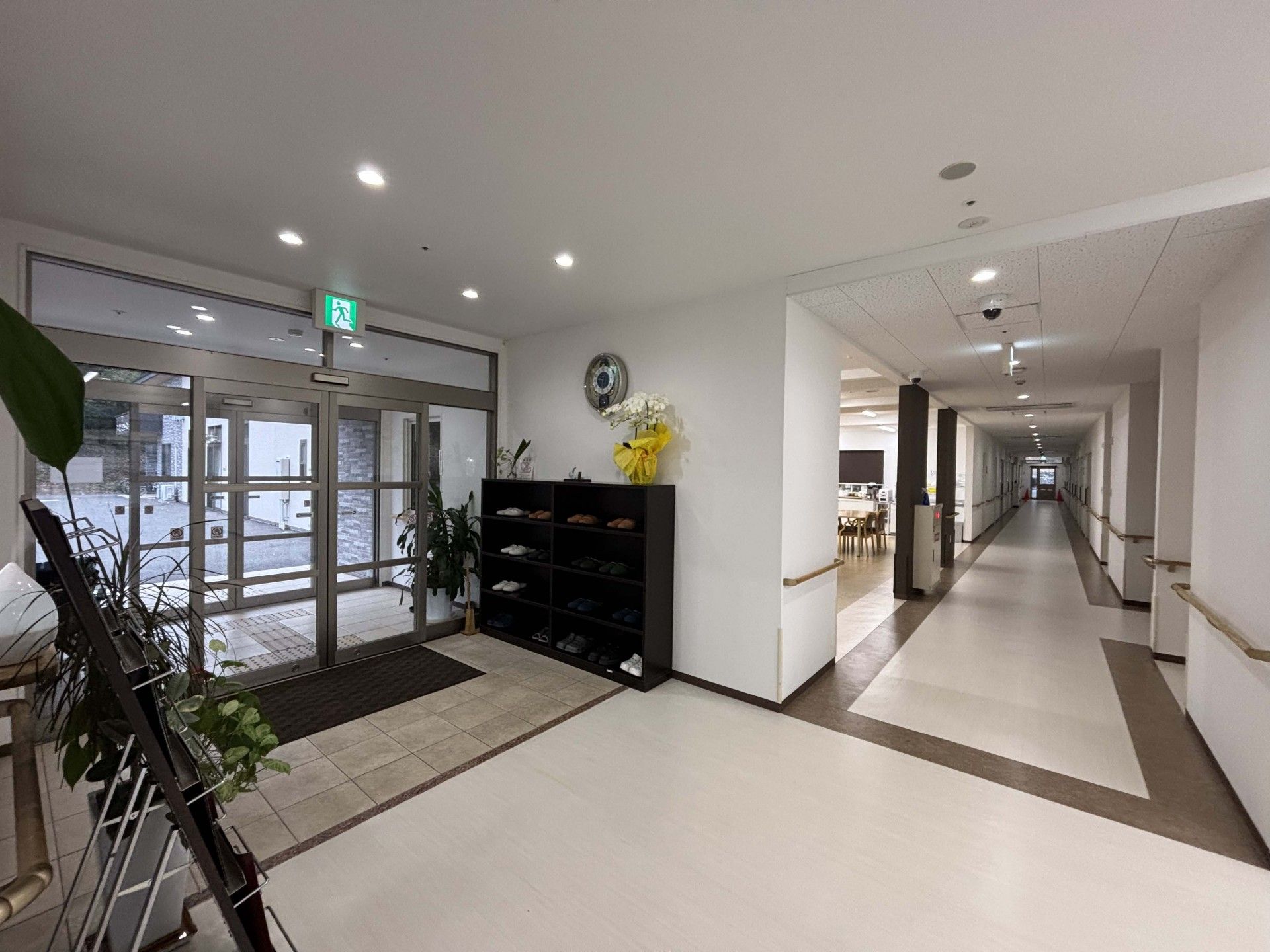 明るいエントランスホール