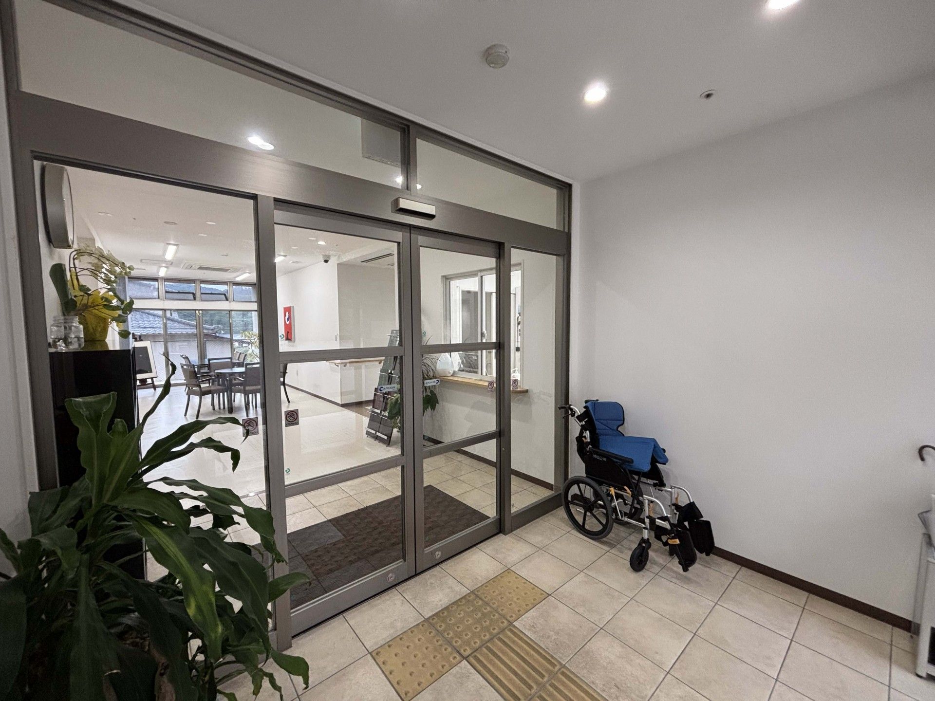 広い出入口と車椅子