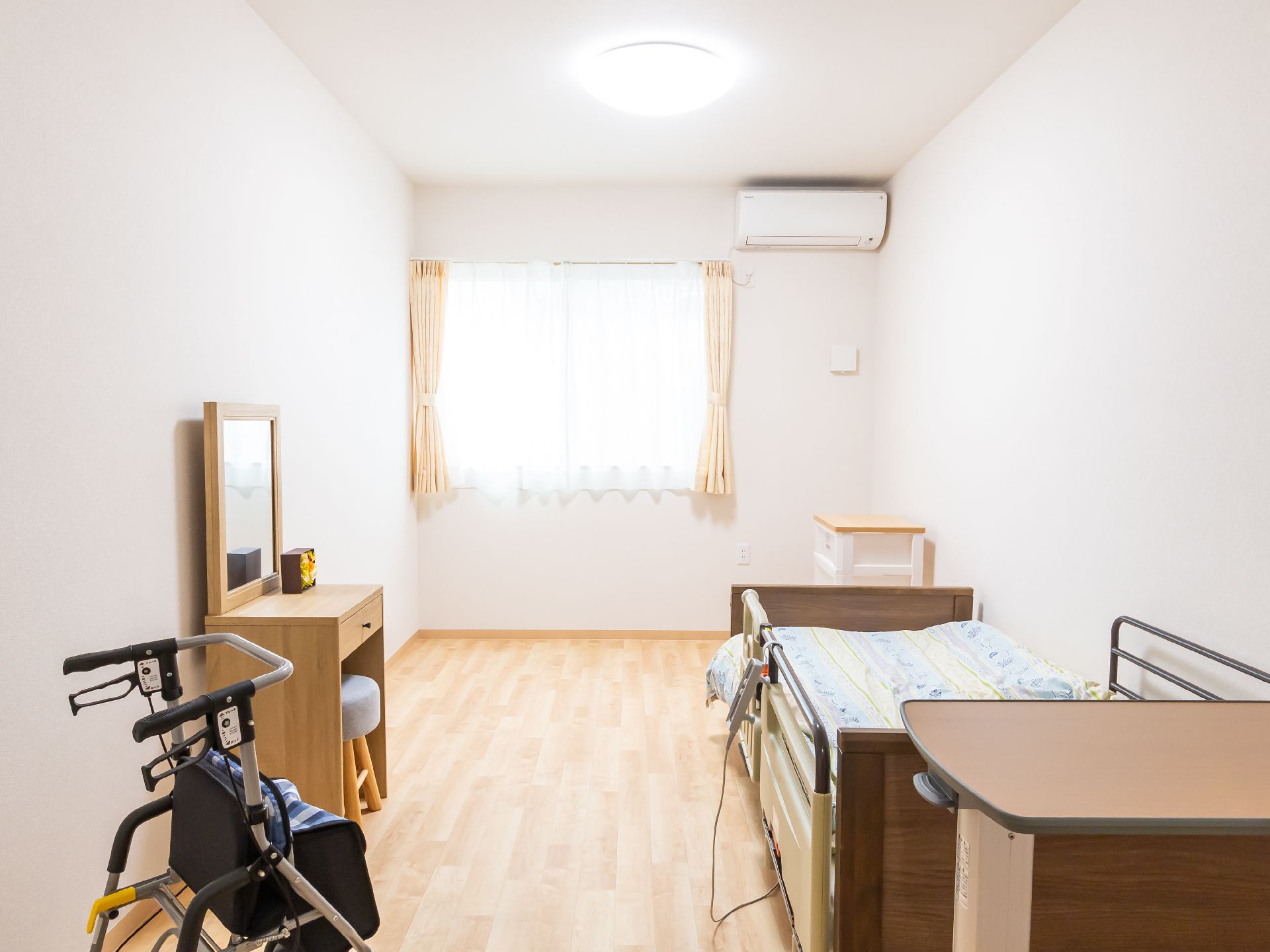 明るい雰囲気の居室