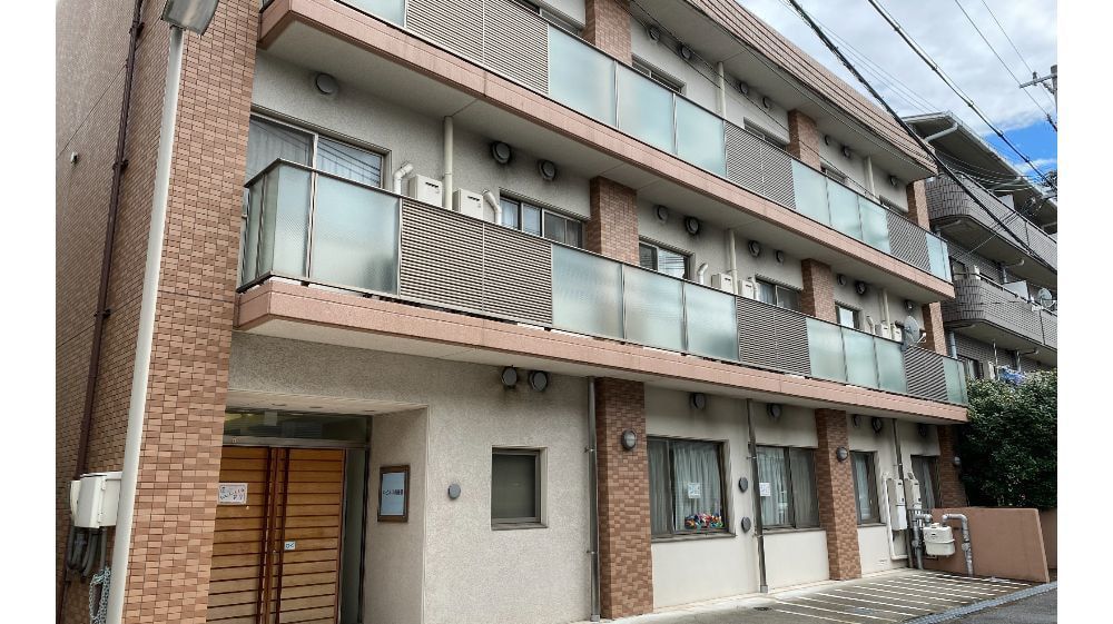 落ち着いた色合いの建物