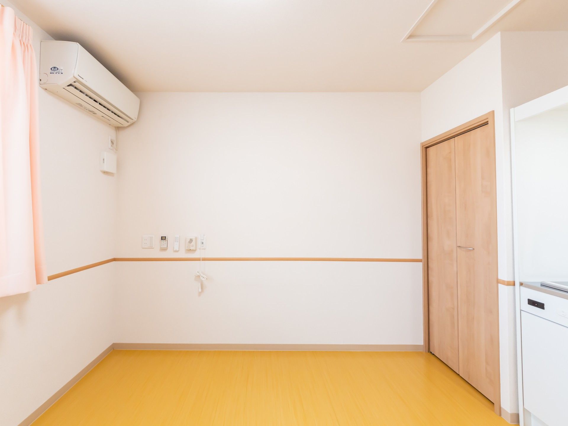 明るい個室の一角