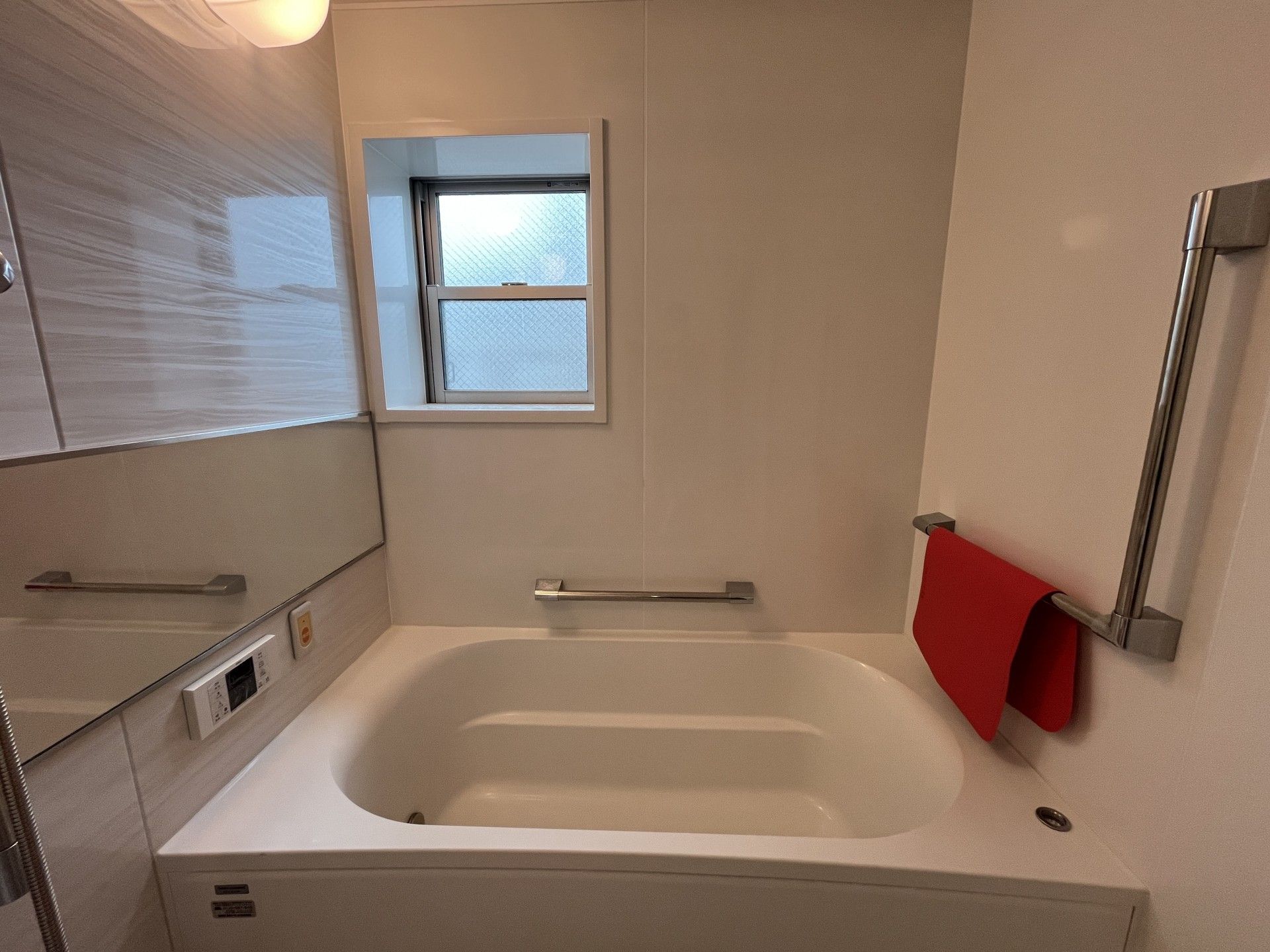 手すり付きの浴室