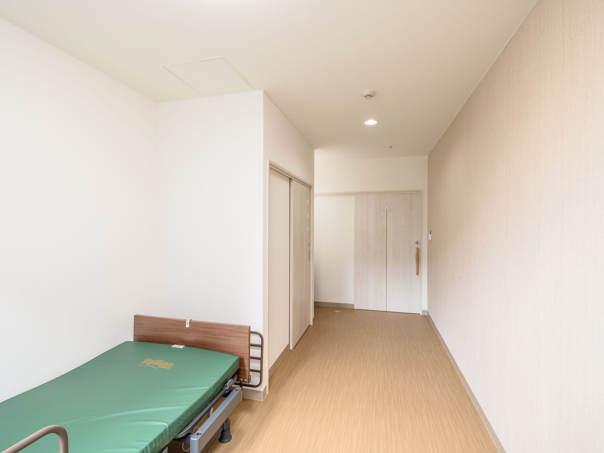 ベッドが置かれている居室