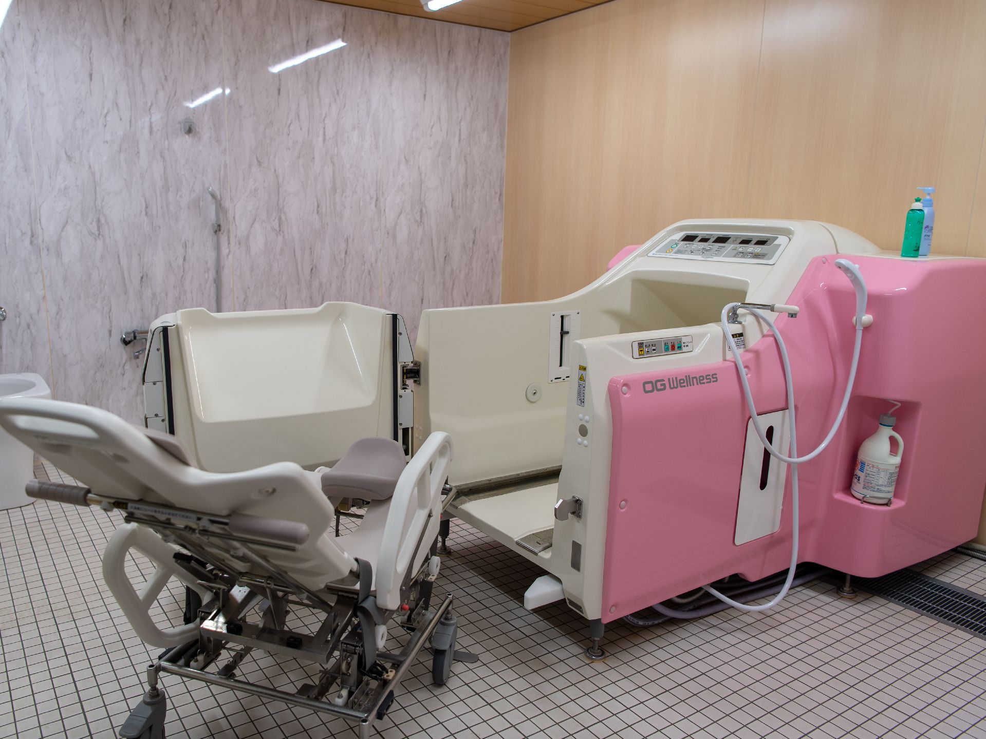 座ったままご利用できる入浴機器