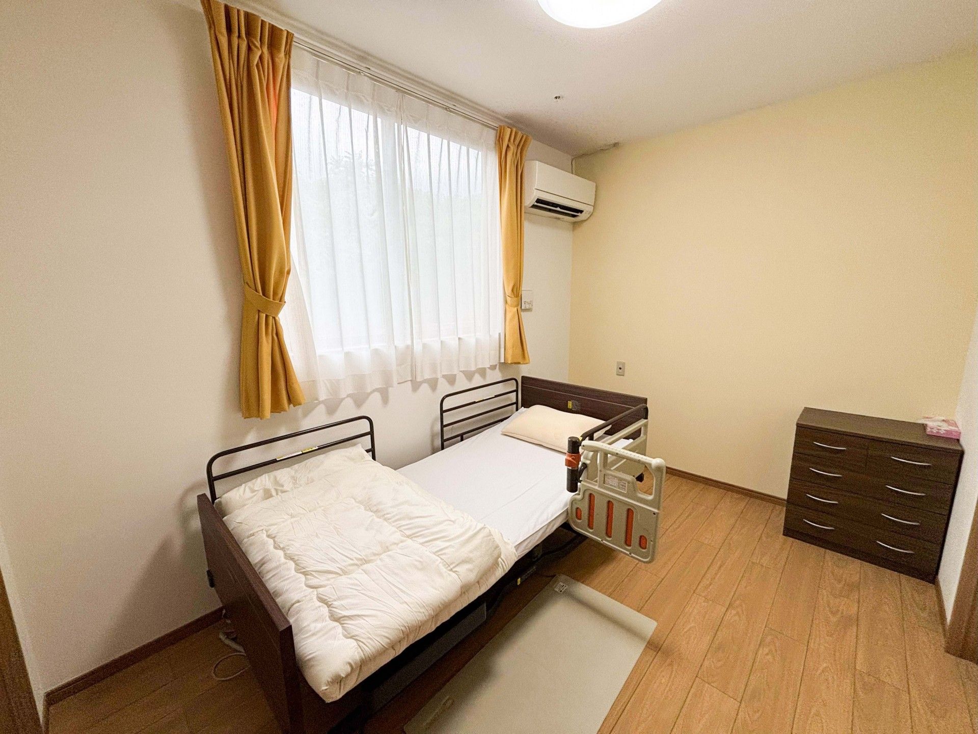 落ち着いた雰囲気の居室