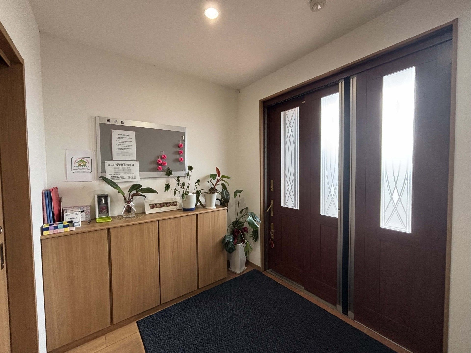 明るい玄関の様子