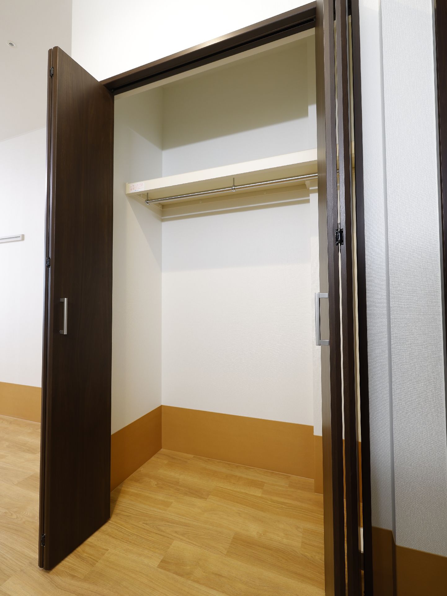 居室に設置された、衣服などを収納するクローゼット