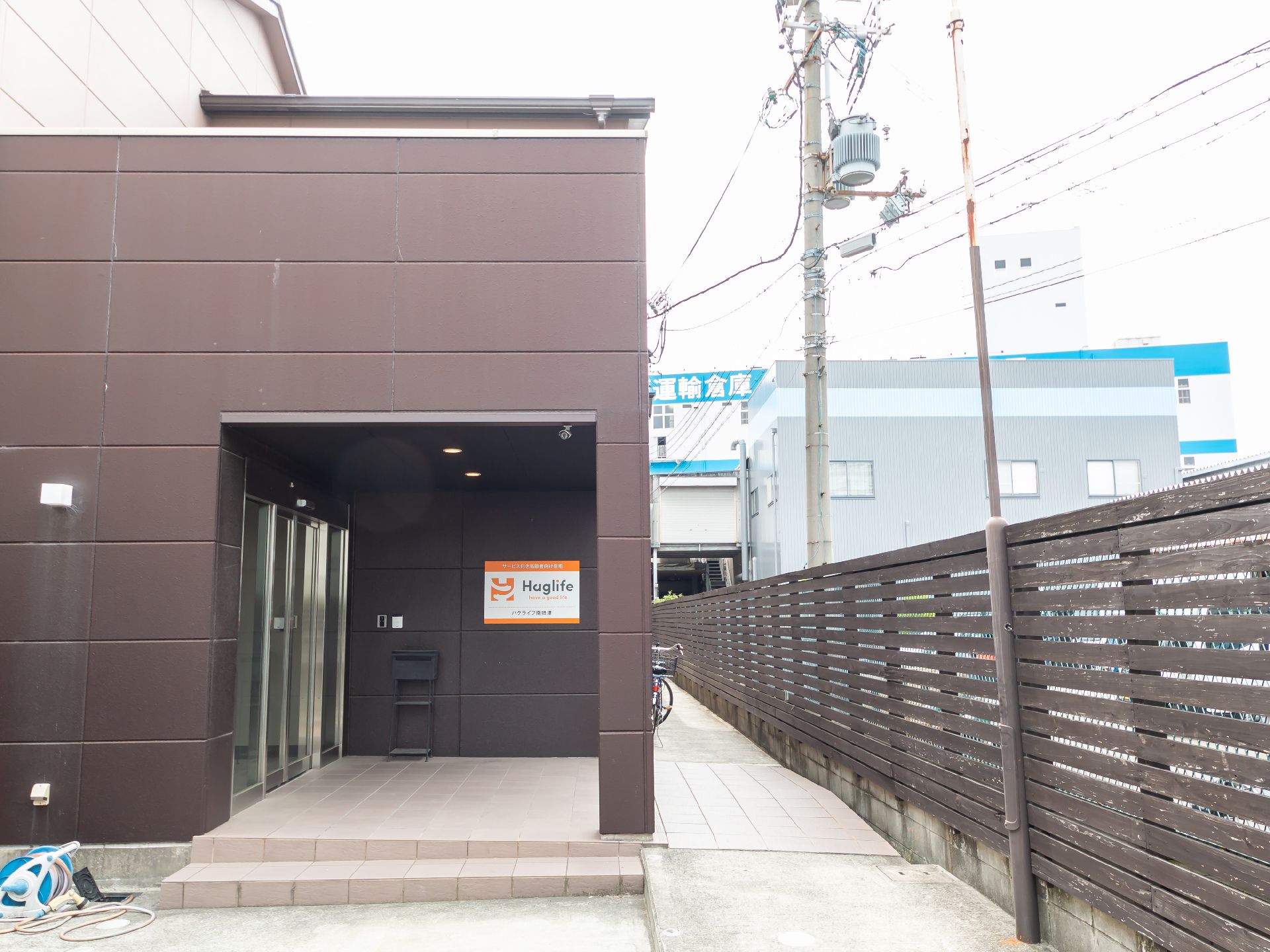 バリアフリー化された介護施設全体の外観