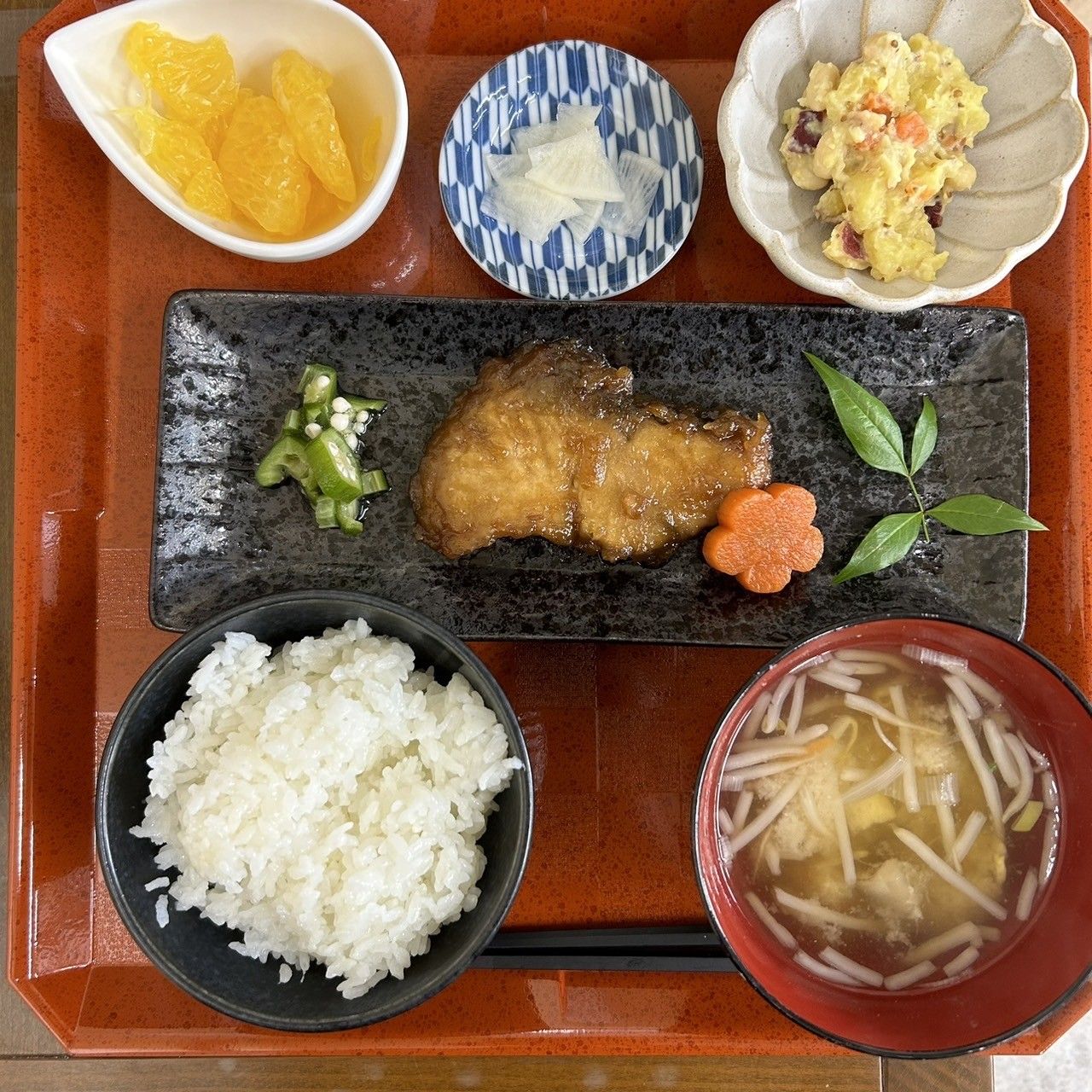 栄養バランスの取れた食事メニュー