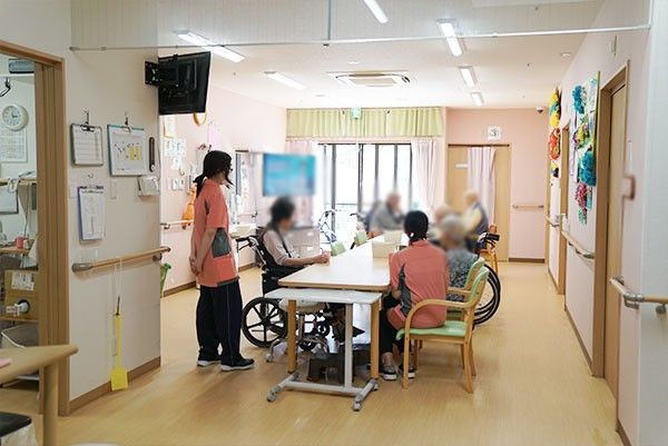 談話を楽しむテーブル