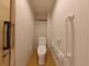 バリアフリー設計のトイレ空間