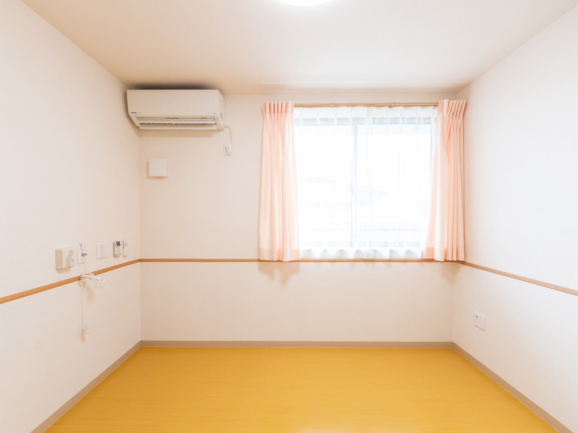 明るい個室の一角