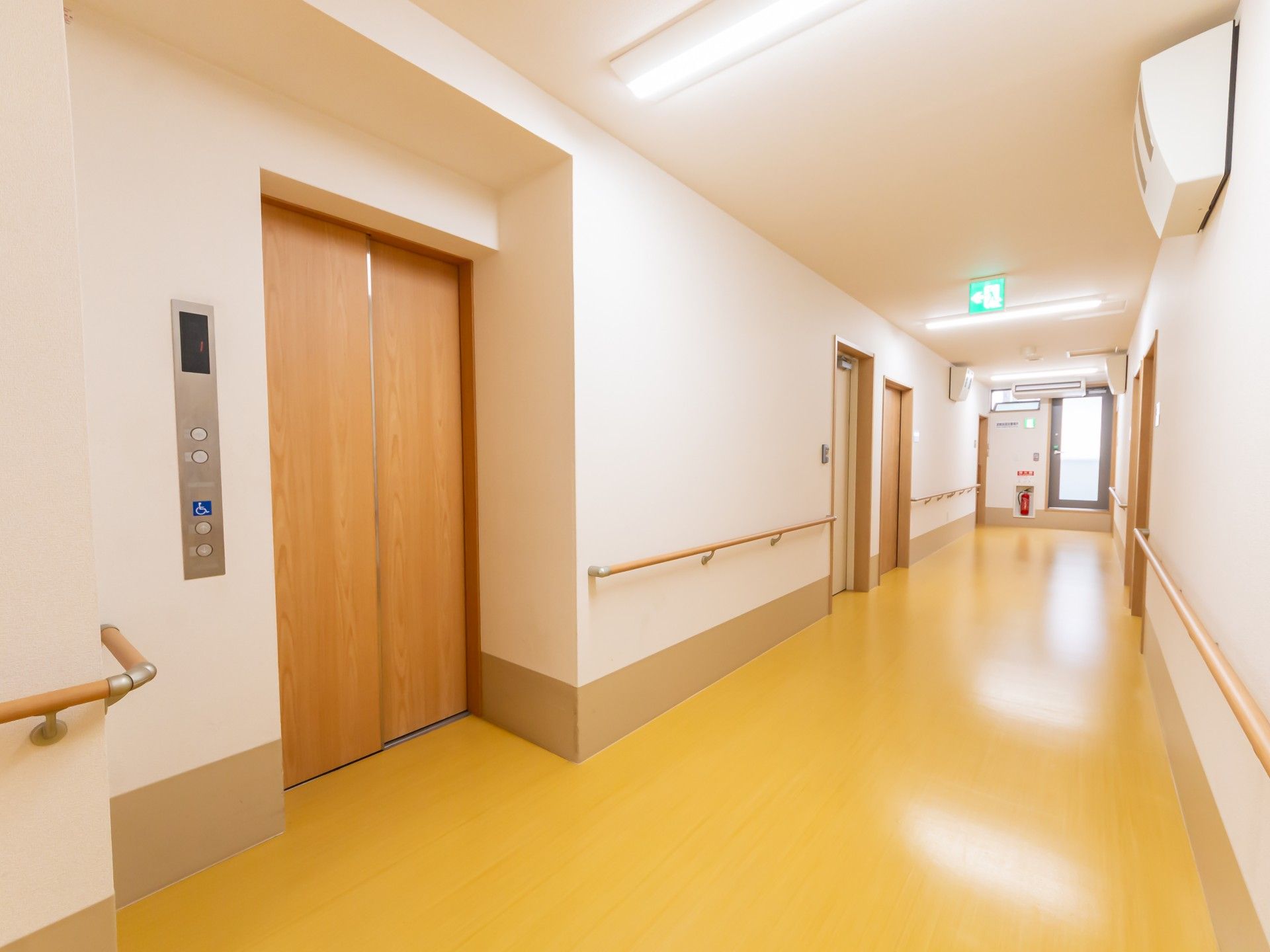 安全な廊下のエレベーター