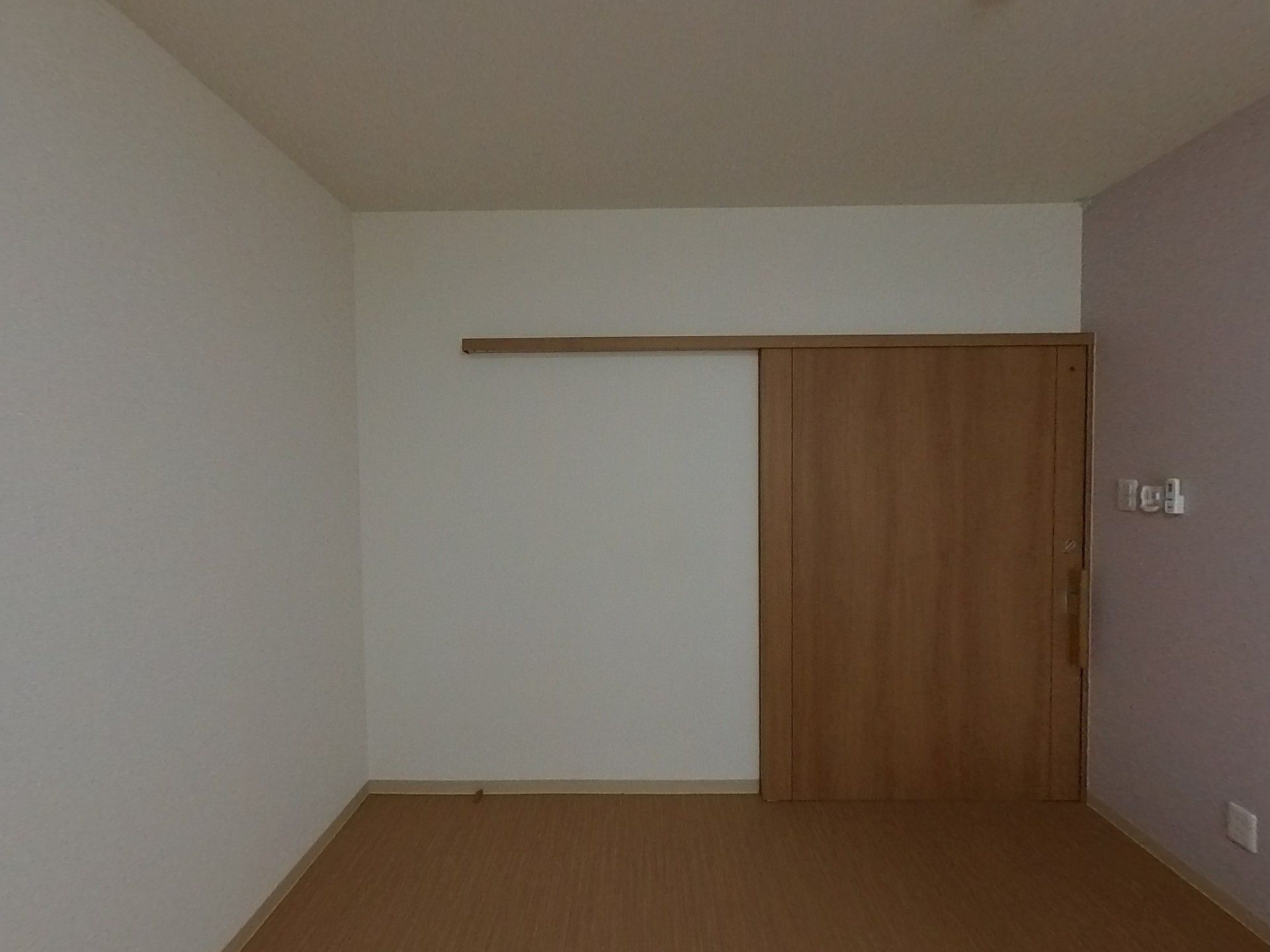 温かみのある木製ドア