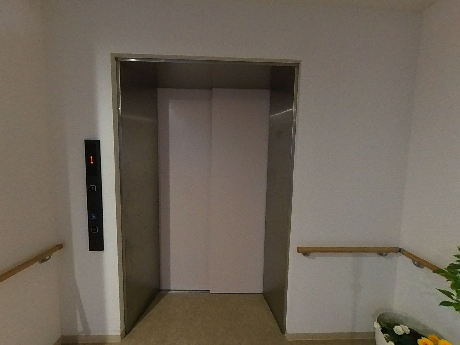 各階行き来できるエレベーター